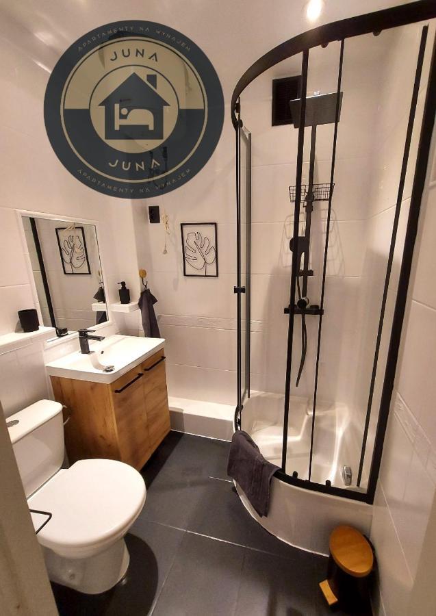 Juna - Nowoczesny Apartament W Centrum Z Widokiem Na Park Прушков Екстериор снимка