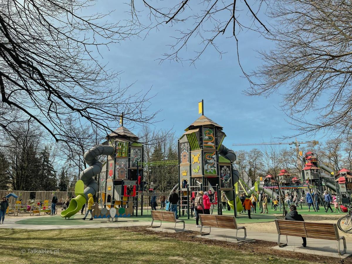 Juna - Nowoczesny Apartament W Centrum Z Widokiem Na Park Прушков Екстериор снимка