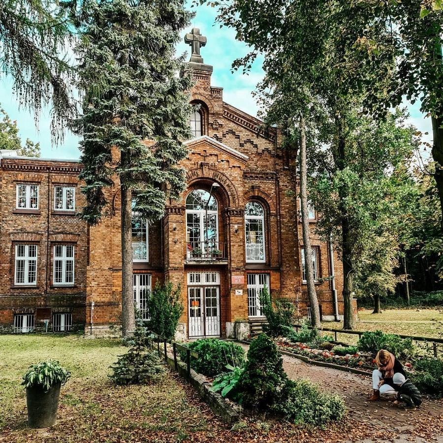Juna - Nowoczesny Apartament W Centrum Z Widokiem Na Park Прушков Екстериор снимка