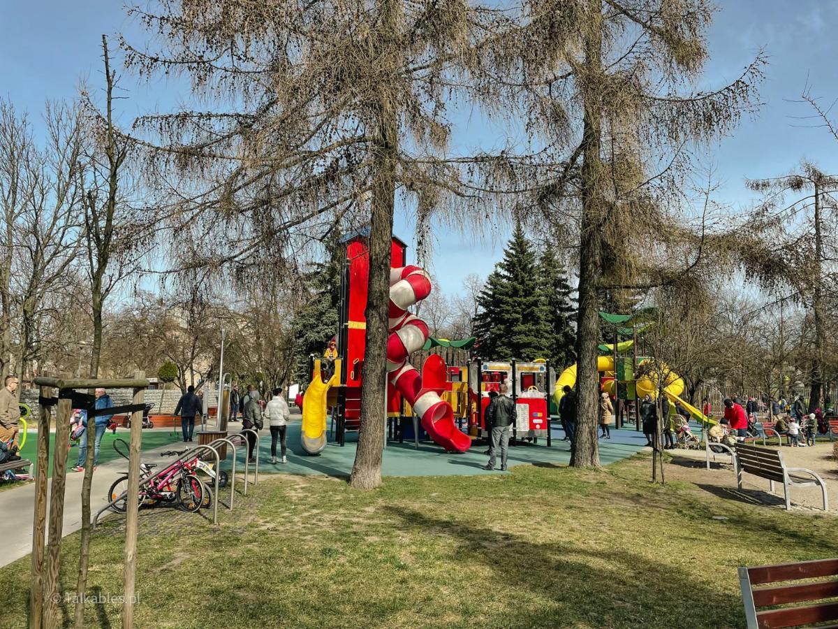 Juna - Nowoczesny Apartament W Centrum Z Widokiem Na Park Прушков Екстериор снимка